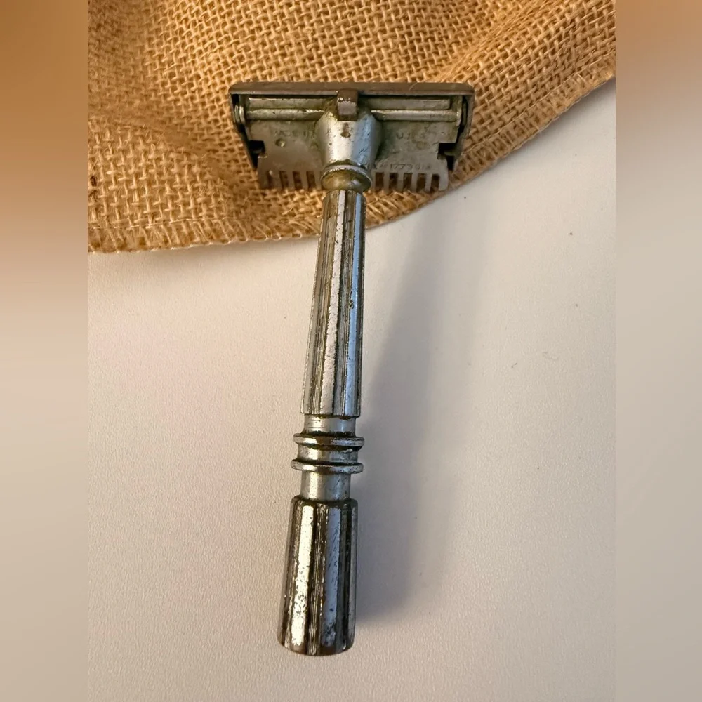 Vintage GEM Micromatic Clog Pruf Single Edge Safety Razor